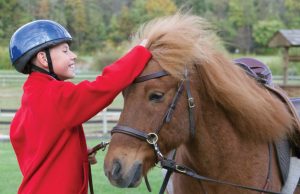 Wayne petting forloc (2)